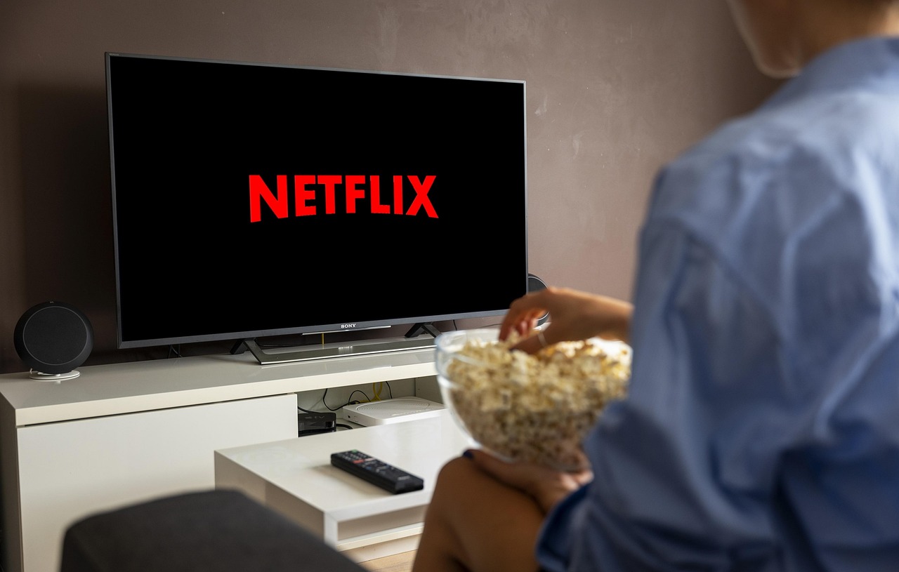 Filmska večer kod kuće: Kako stvoriti pravi ugođaj za gledanje